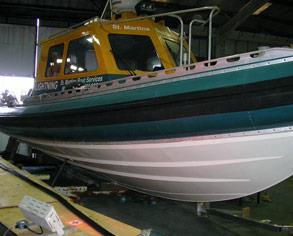 Pilot vessel requiring a rubber fender replacement Pilot vessel requiring a rubber fender replacement