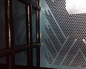 Tube sheet protected against erosion and corrosion Tube sheet protected against erosion and corrosion